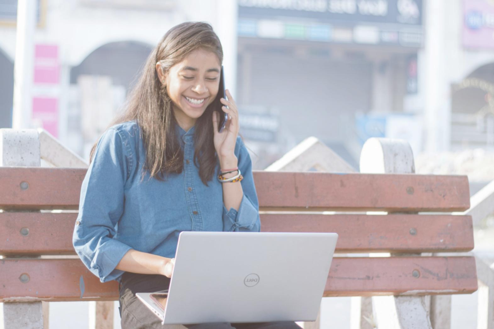 Meditative Atmosphäre mit offenem Buch